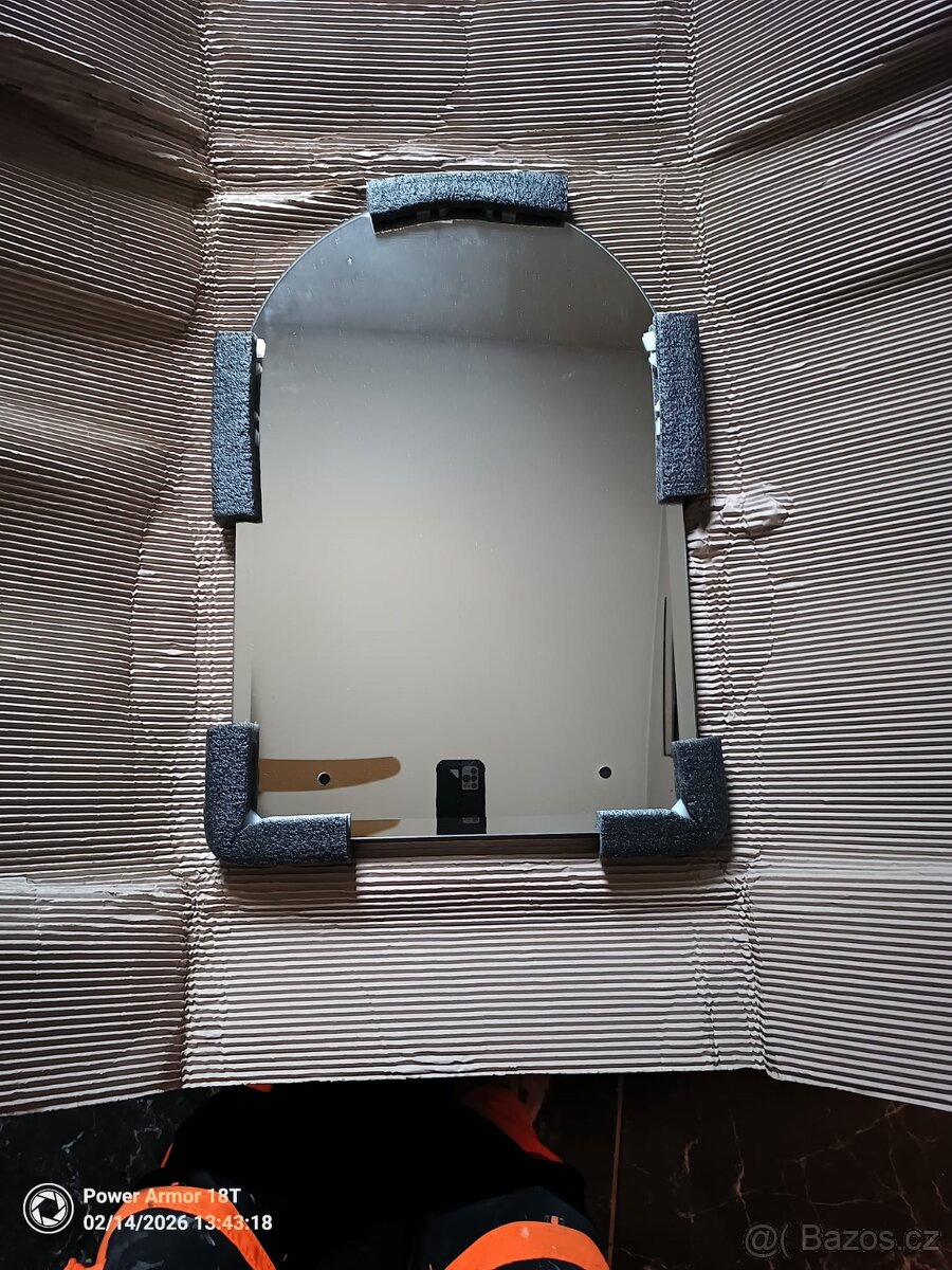 Koupelnové skříňky a zrcadlo - 20