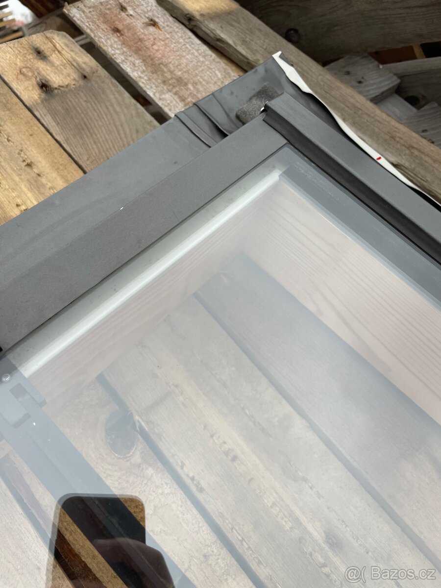 Střešní okno značky Roto - 20