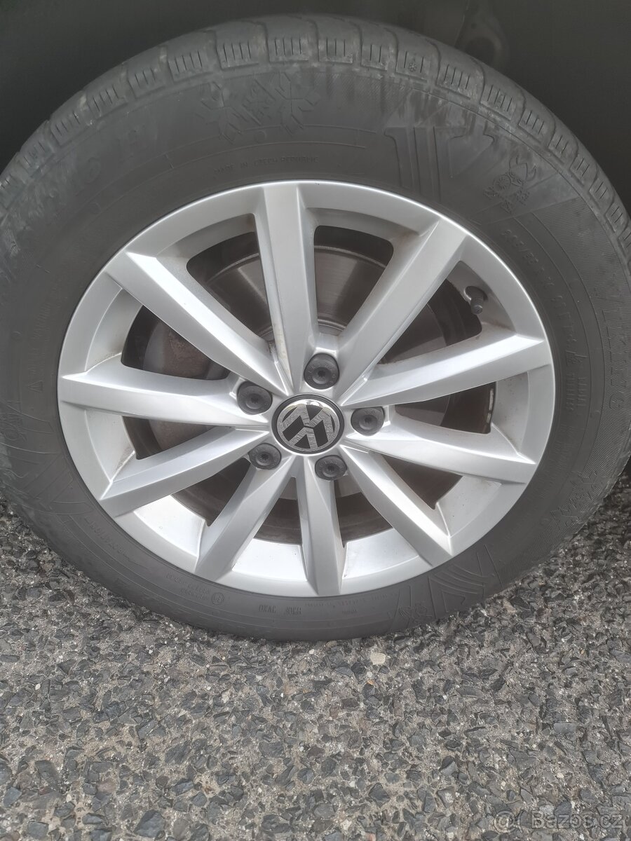 VW Golf 7 1.6TDI kombi, 77kW, 4/2016, servisní knížka - 20