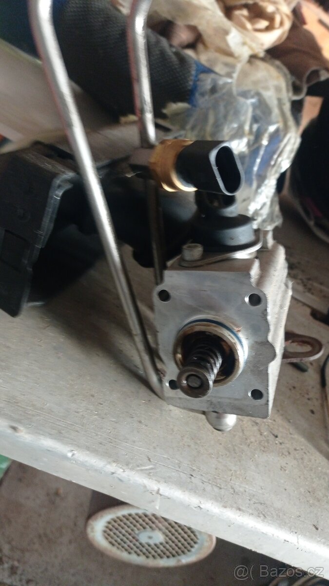 VW Touran 1,6 FSI ,85kw,r.2004 - 20