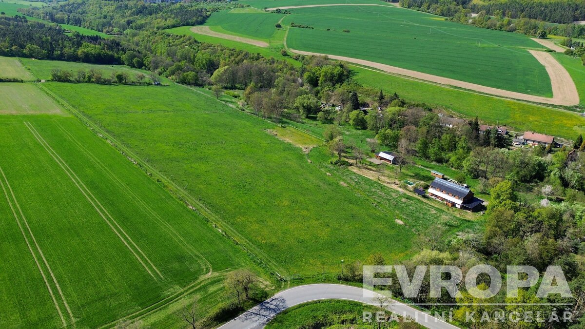 Prodej jedinečné nemovitosti obklopeného přírodou v Senešnic - 20