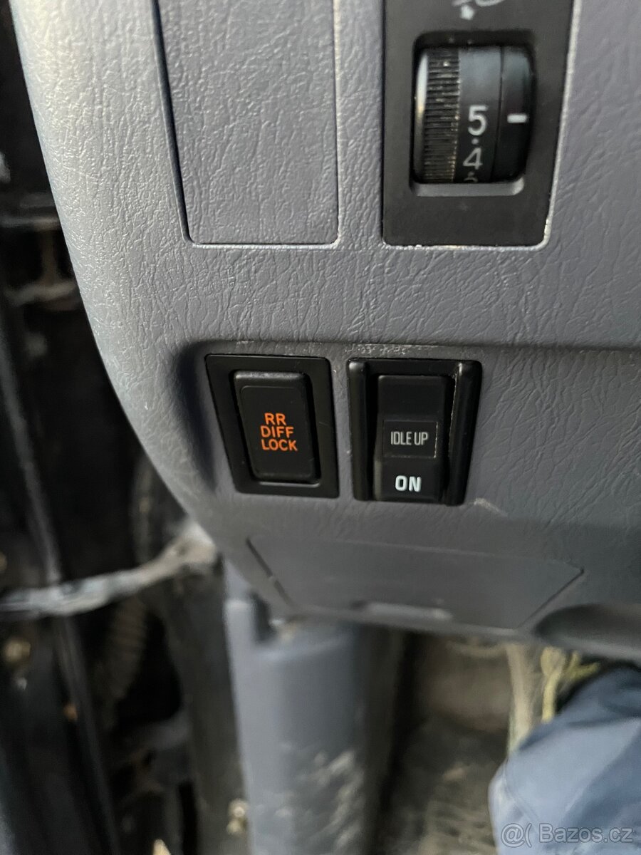 Toyota Hilux SR5 - 20