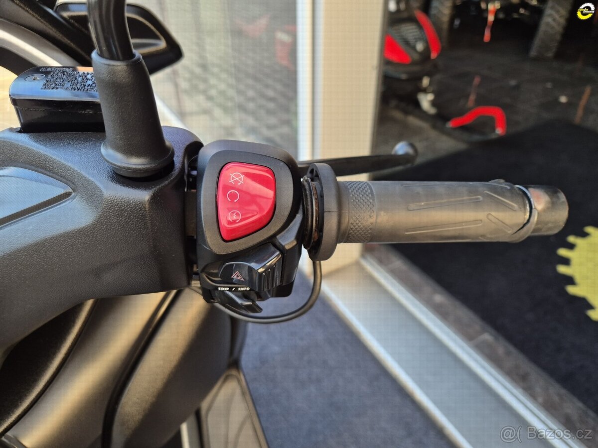 Yamaha X-Max 300 - 20