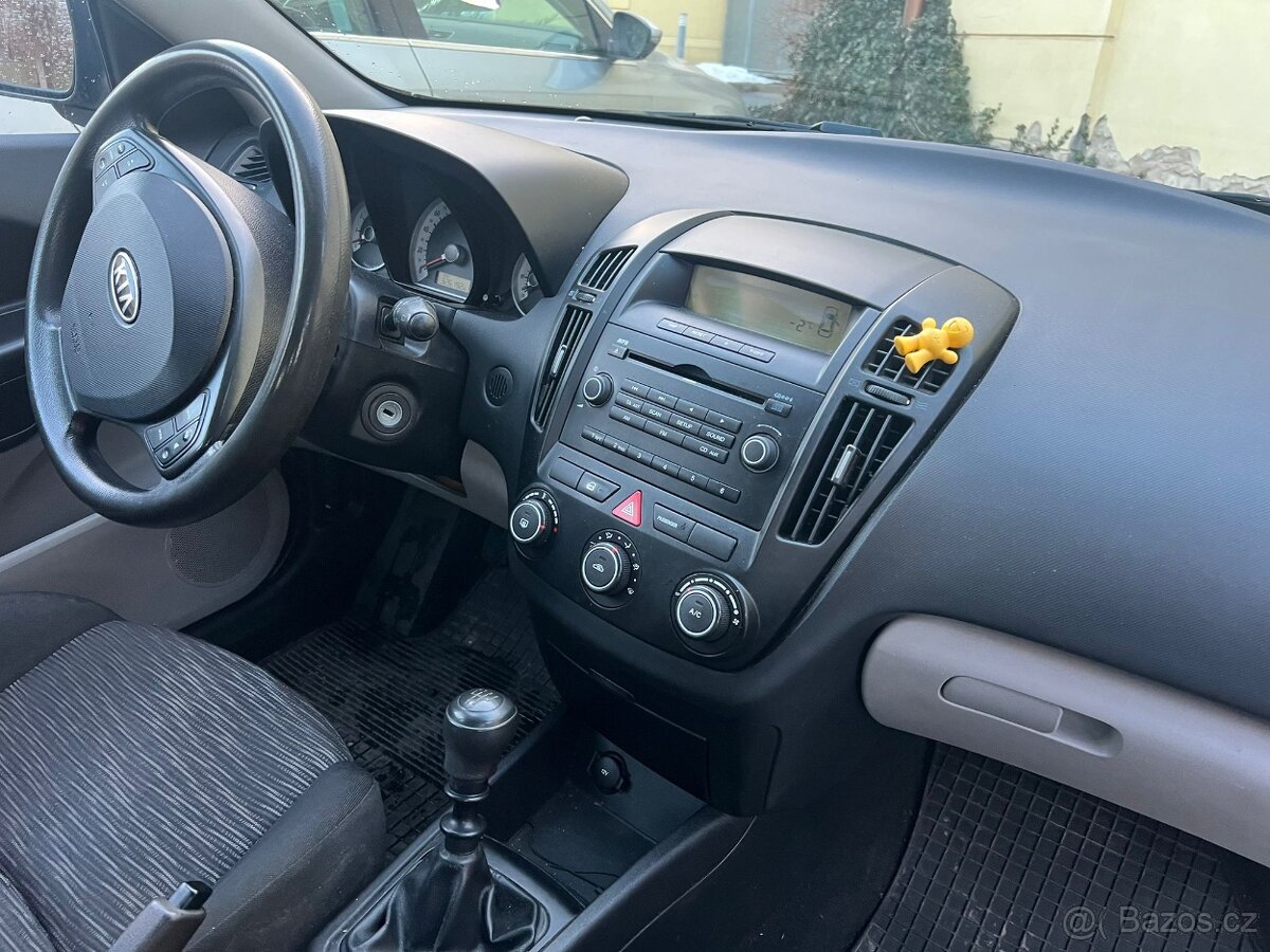 Kia Ceed 1.4i. 80 KW. Rok 2010. Tempomat. Klima - 20