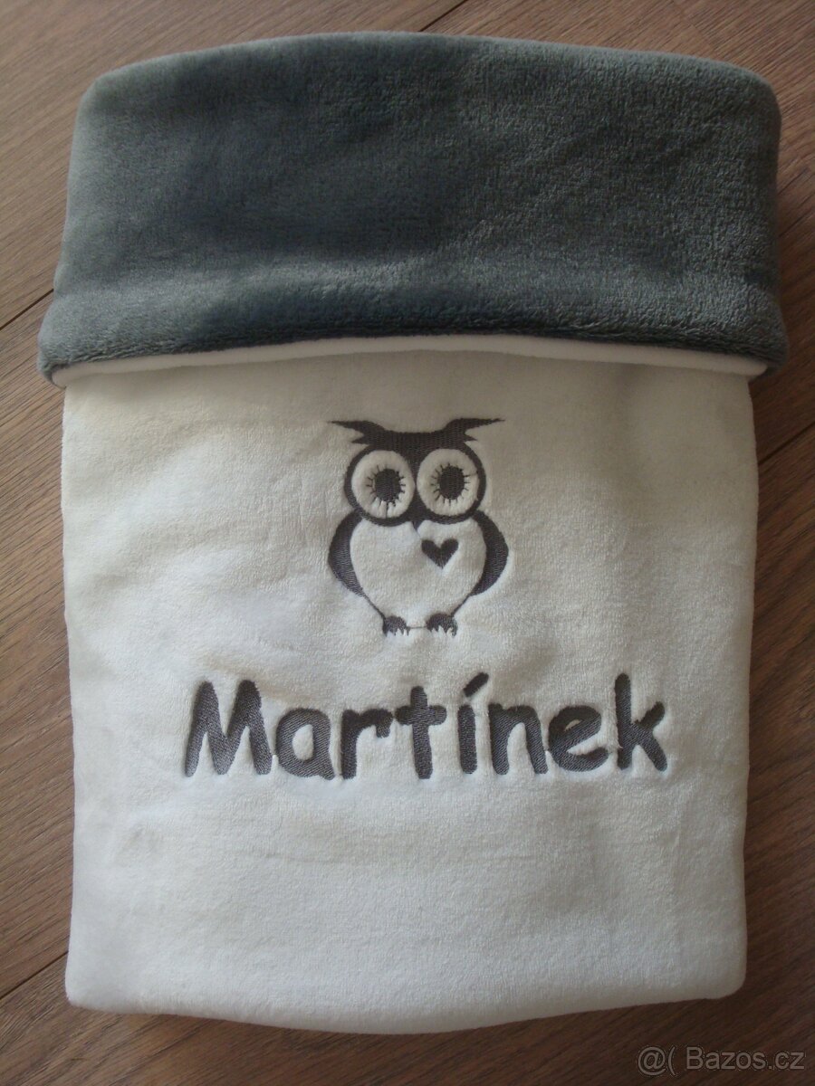 Deka s výšivkou jména na přání více barev - 20