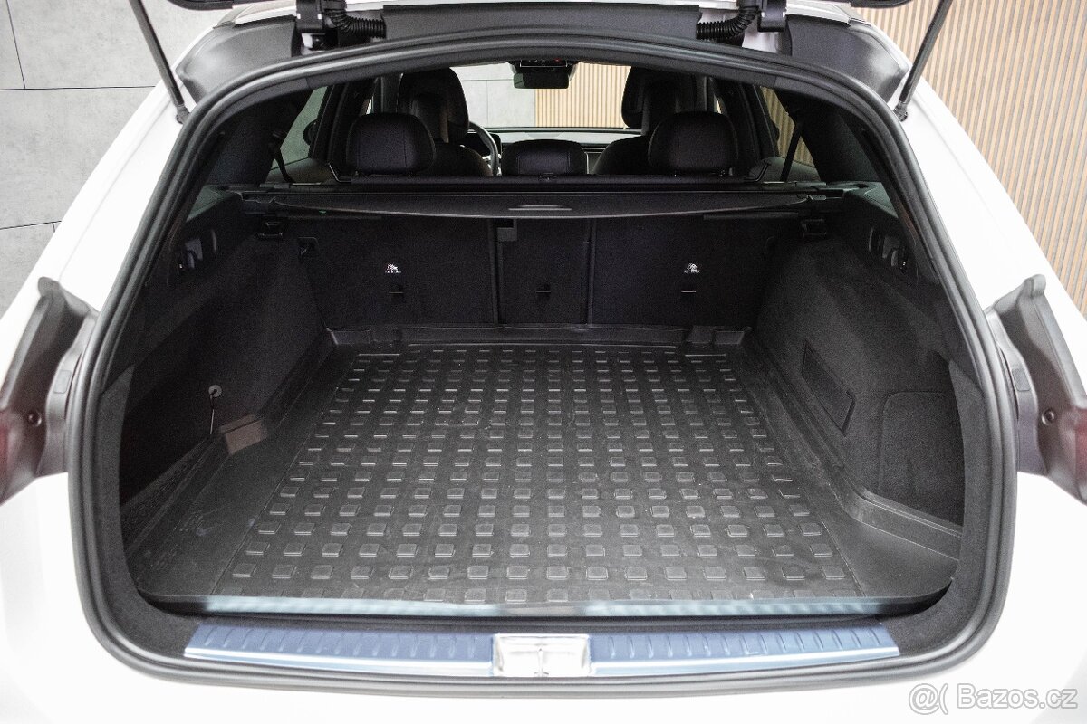 Mercedes-Benz E 220d AMG TAŽNÉ ZÁRUKA ČR 1.M - 20