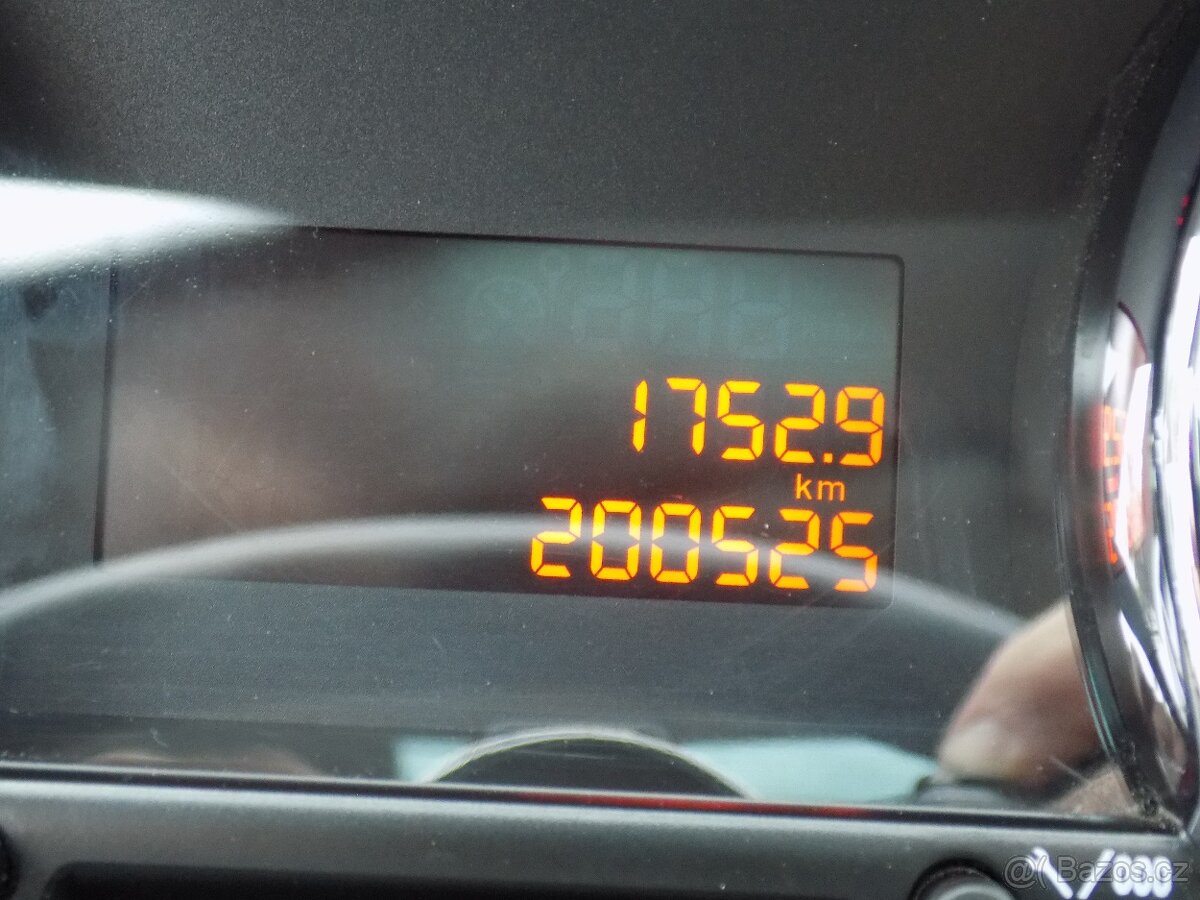 Peugeot 5008 2.0 HDI 100 KW PANORAMA TAŽNÉ - 20