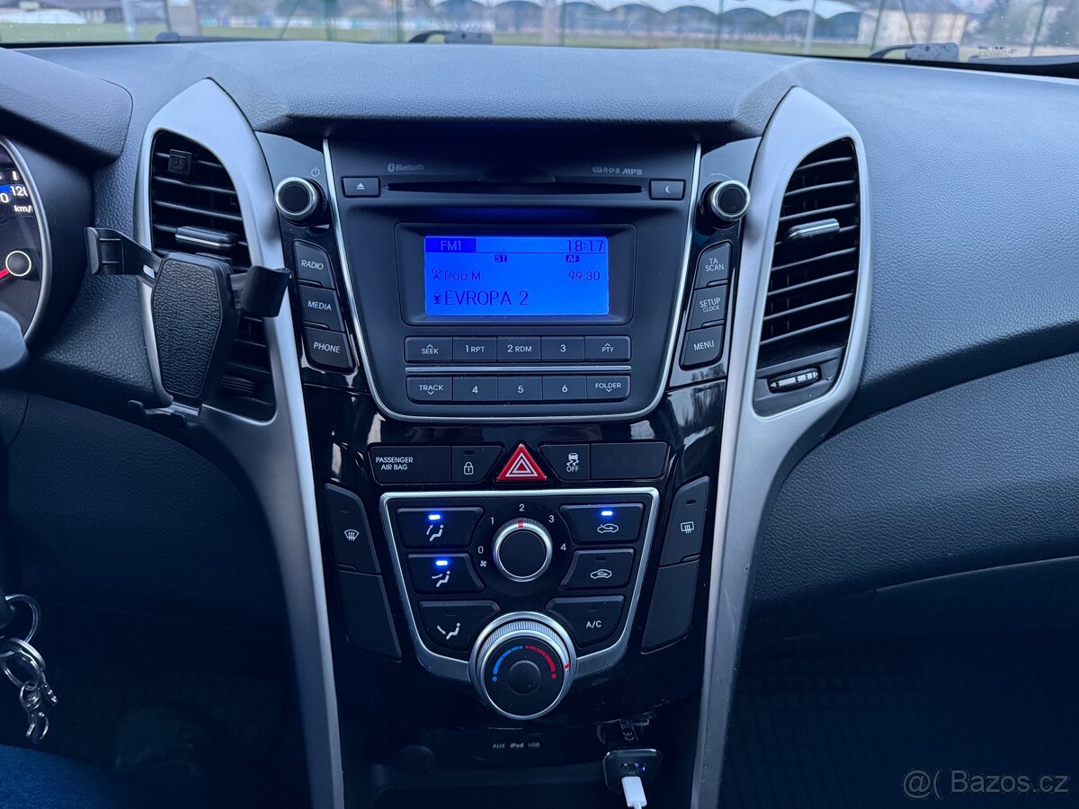 Hyundai i30 kombi 1.6 crdi - nafta, kupován v ČR, super stav - 20
