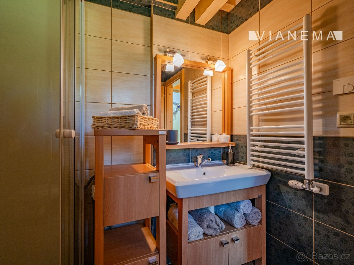 POUZE U NÁS Výjimečný rodinný dům, pozemek 973 m2, Makov - 20