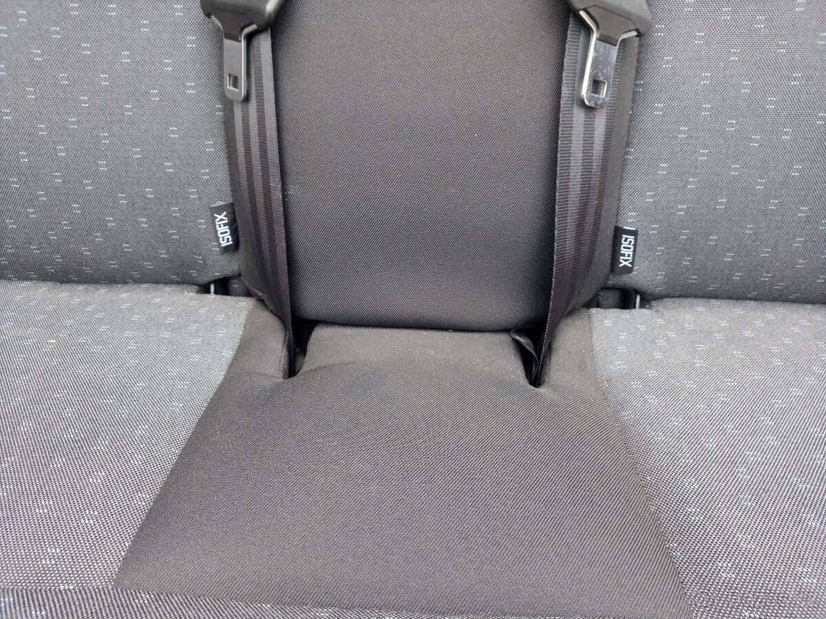 PRODÁM TROJSEDAČKU S INTEGROVANÝMI PÁSY RENAULT MASTER 2019 - 20