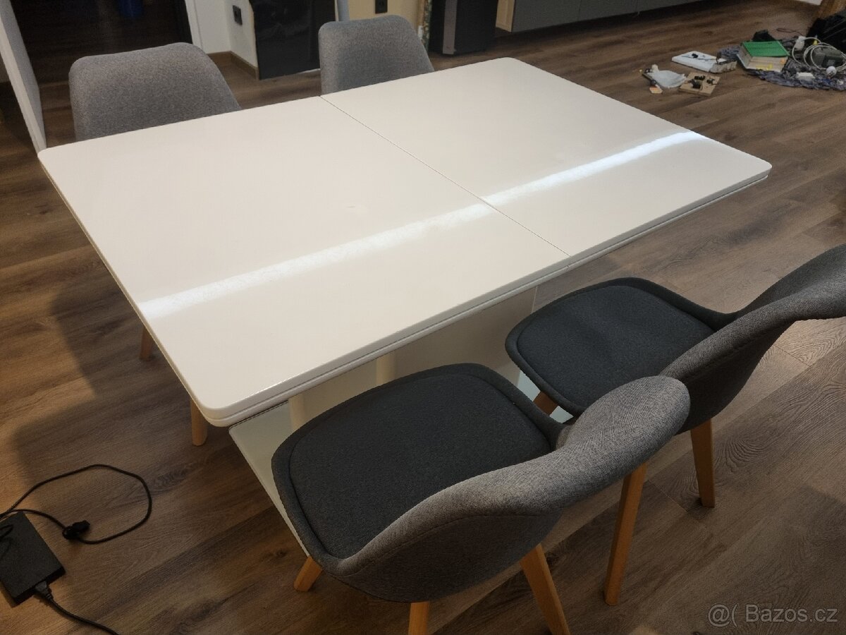 Bílý jídelní stůl - 20