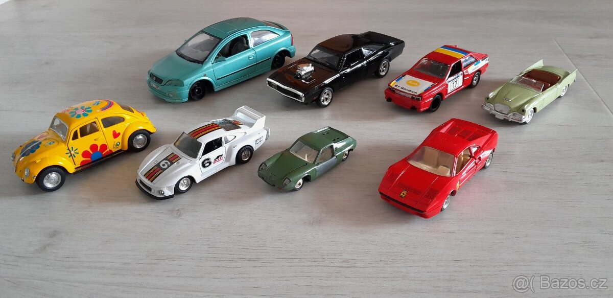 autíčka - modely MIX větší - obyčejné i značkové - 20