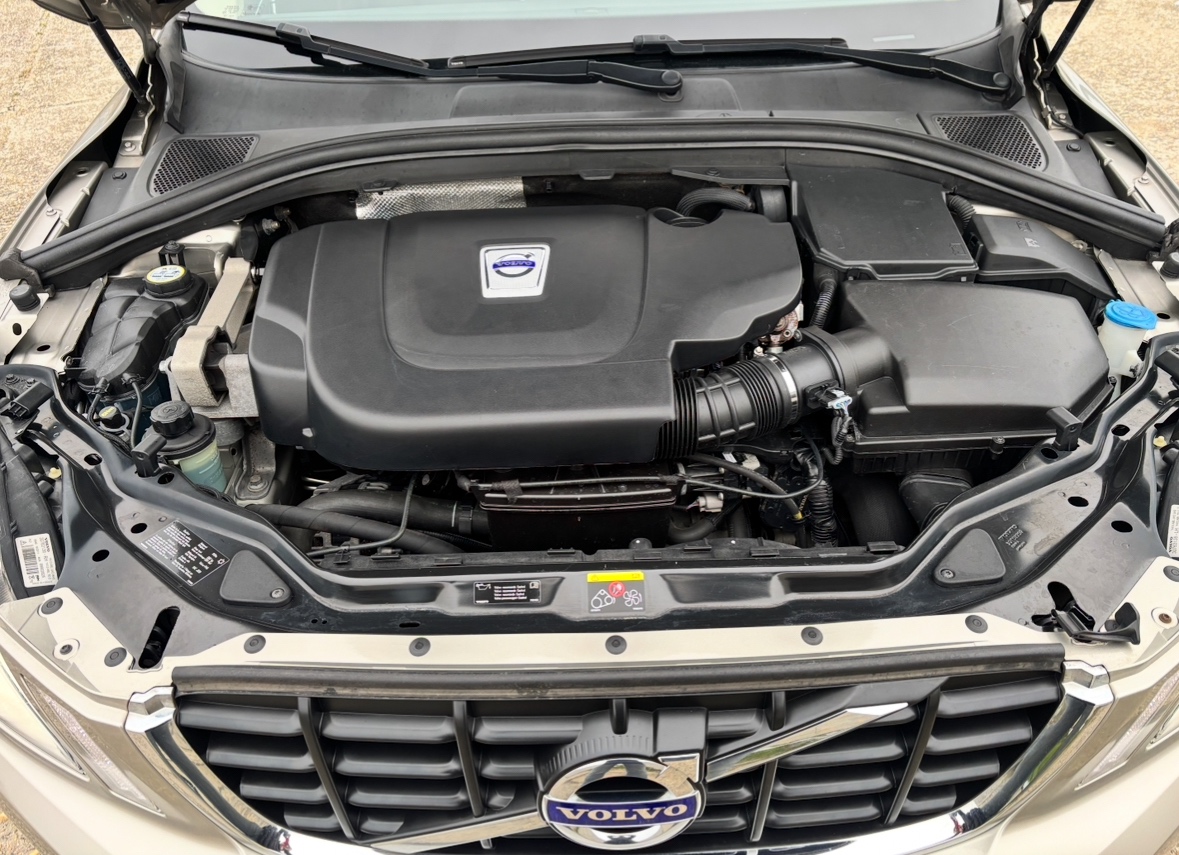 VOLVO XC60 2.4 D3 AWD SUMMUM •Ťažné •Manuál •Panorama - 20