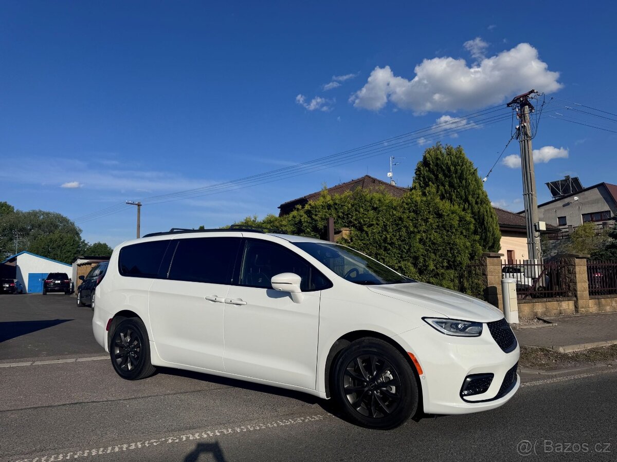 Chrysler Pacifica 3,6 Limited DVD Čočka 2021 DPH - 20