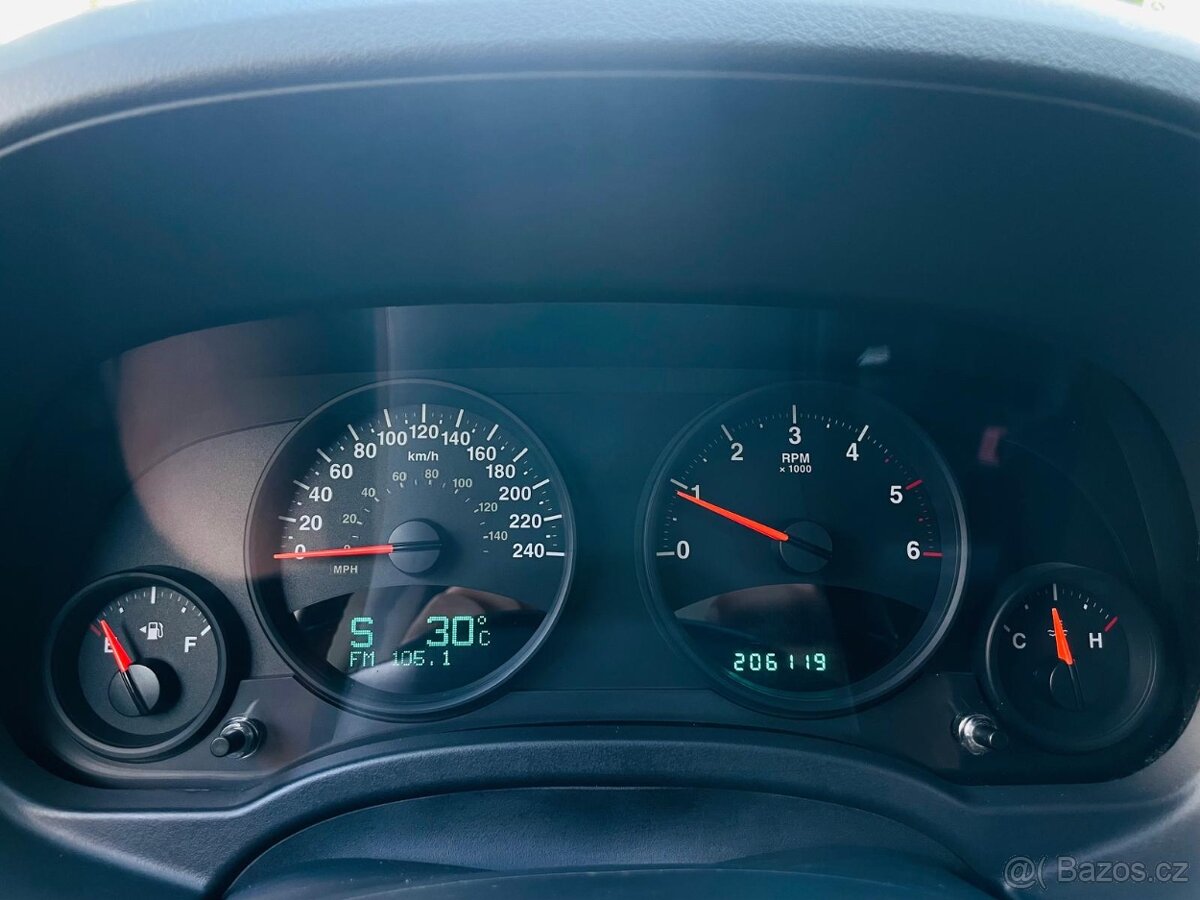 Jeep Compass 2.0D 4x4 MANUÁL SENZORY VÝHŘEV TAŽNÉ - 20