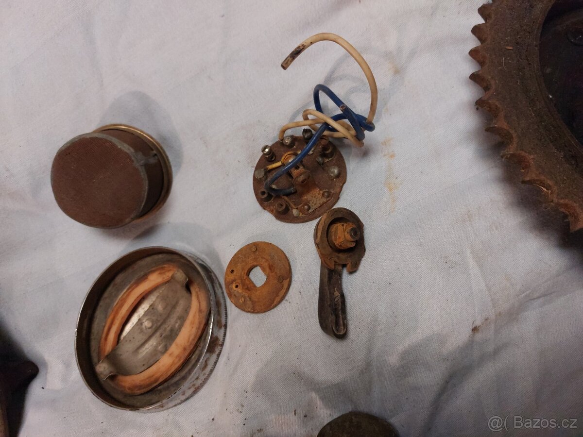 Uklid - dily ČZ a perak 350 - 20