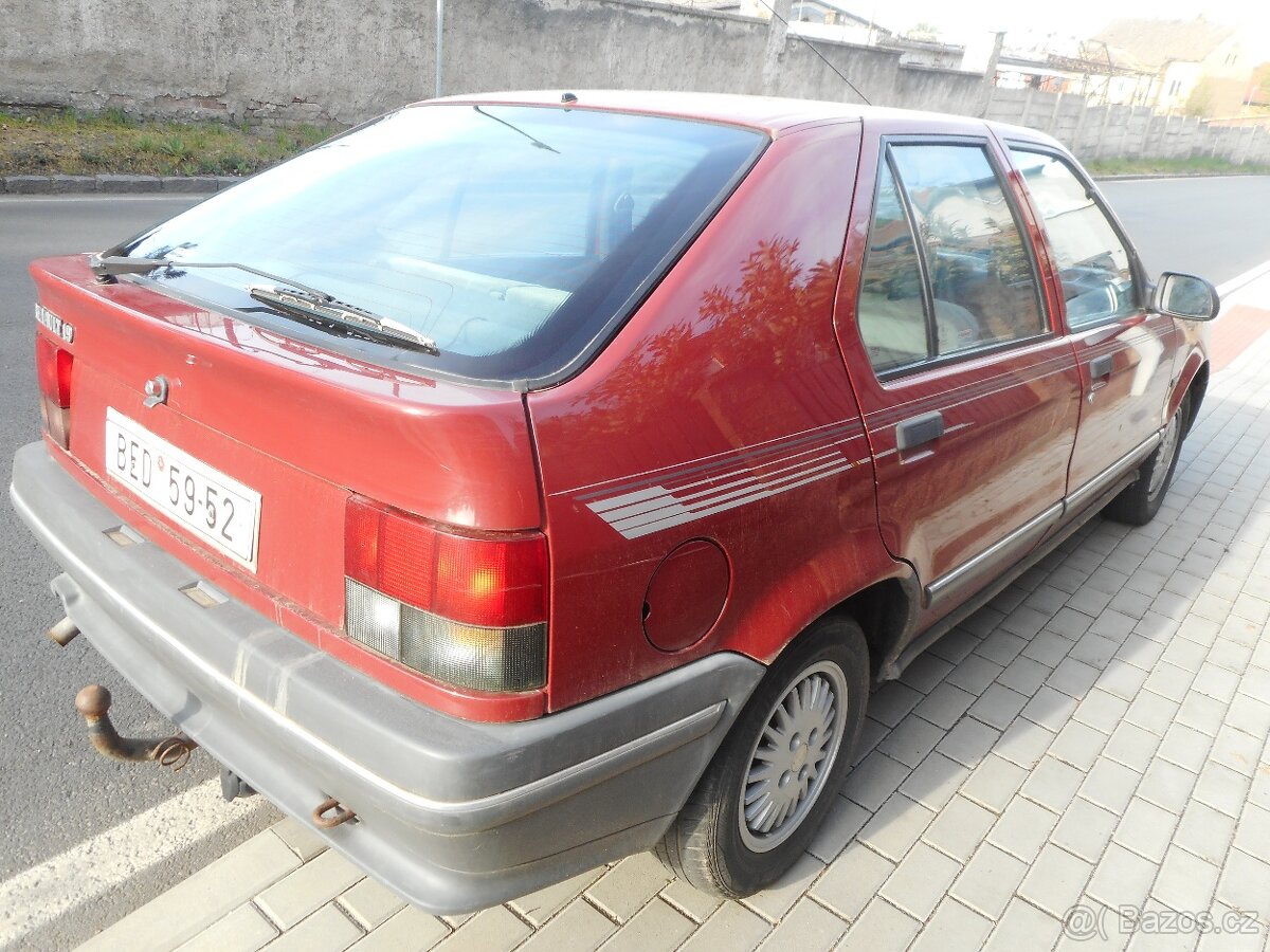 Renault 19 I tmavě červená barva - 20