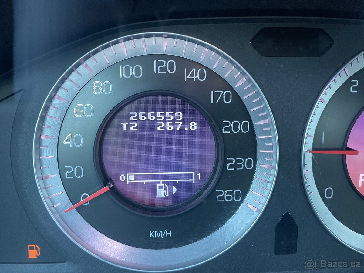 Volvo XC70 AWD MY2010 D5 151 kW automat - 20