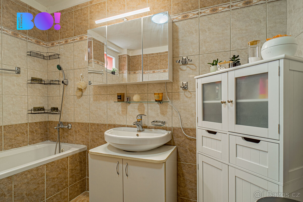 Vícegenerační rodinný dům se třemi bytovými jednotkami – Kar - 20