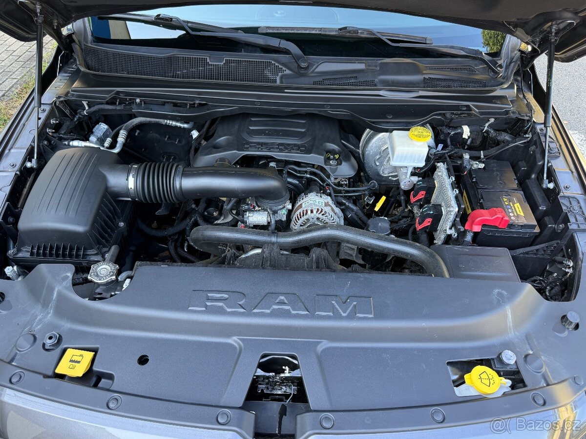 Dodge RAM 1500 5.7 V8 HEMI—2019–Laramie—kůže—velký displej— - 20