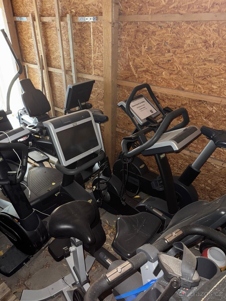 Fitness stroje - zařízení z fitness centra - 20