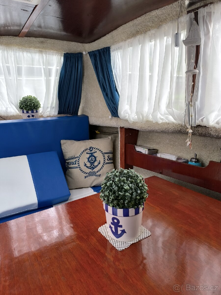 Prodám kajutovou motorovou loď - 20