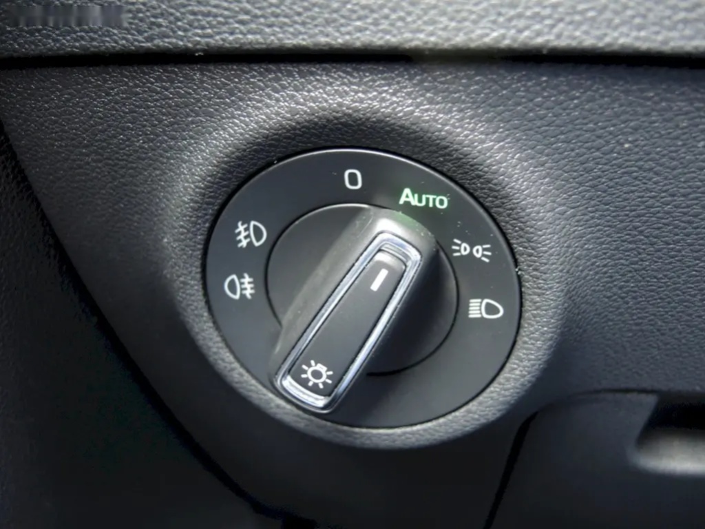 Škoda Karoq, 1.5 TSI 110kW DSG Style Plus - 20