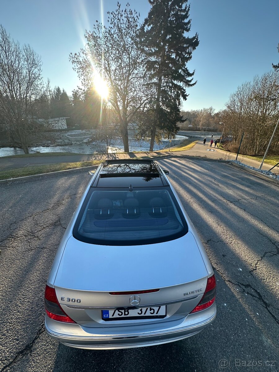 Mercedes-Benz E300 3.0 CDI – panoramatická střecha - 20
