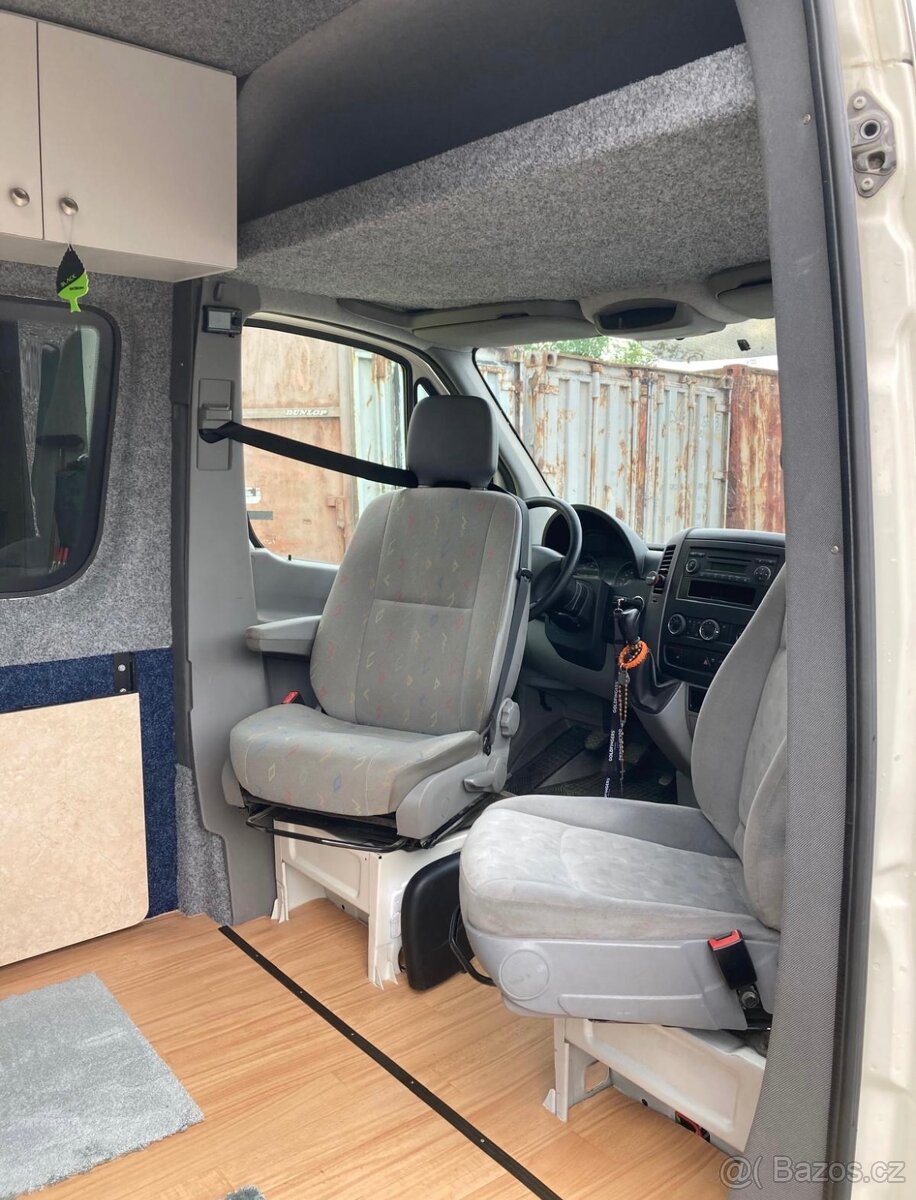 Obytná dodávka VW Crafter 2,5 tdi - 20