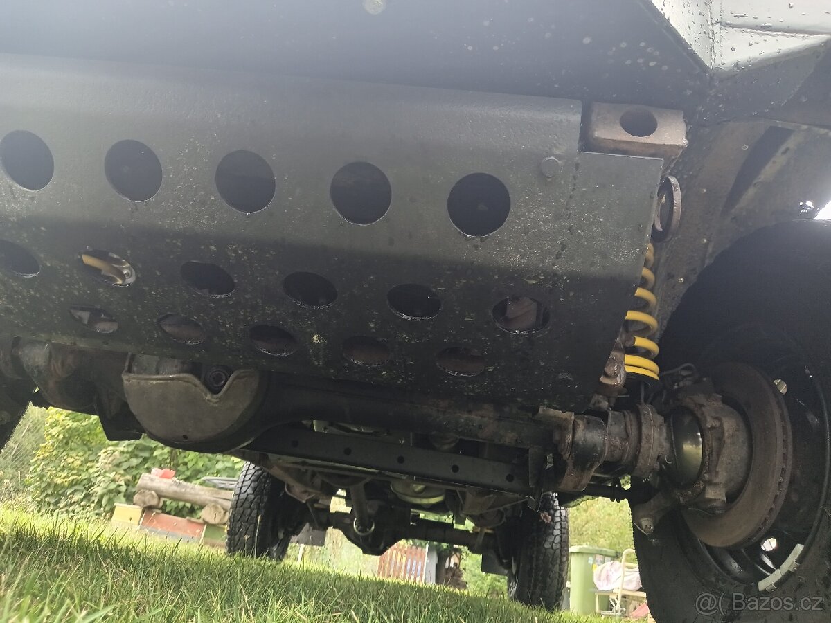 Land Rover Defender 300 TDI 110. Sleva - 20