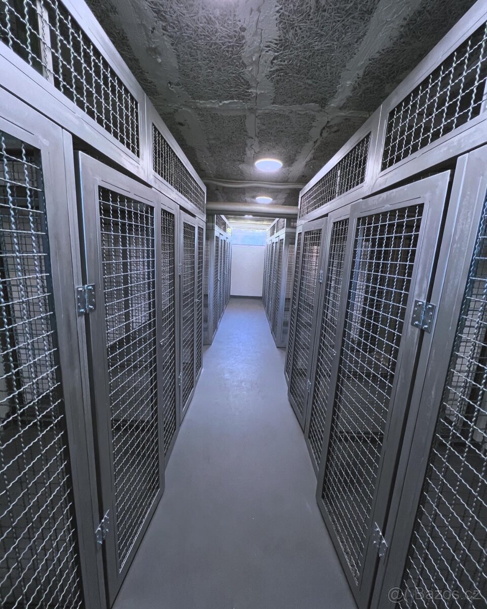 Zakázková kovovýroba–schodiště, brány, ploty sklepní kóje - 20