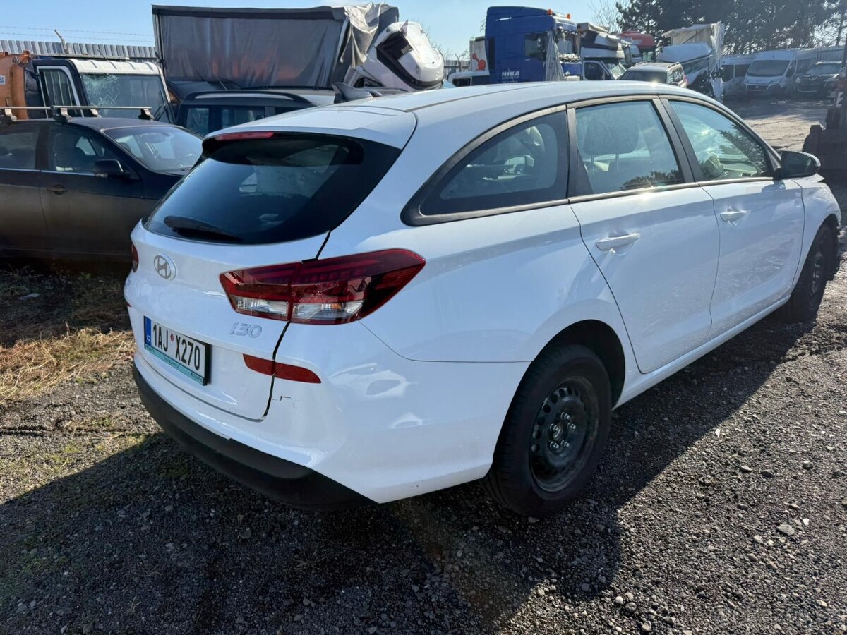 Hyundai I30 combi 1.5i automat2025 5000km - 20