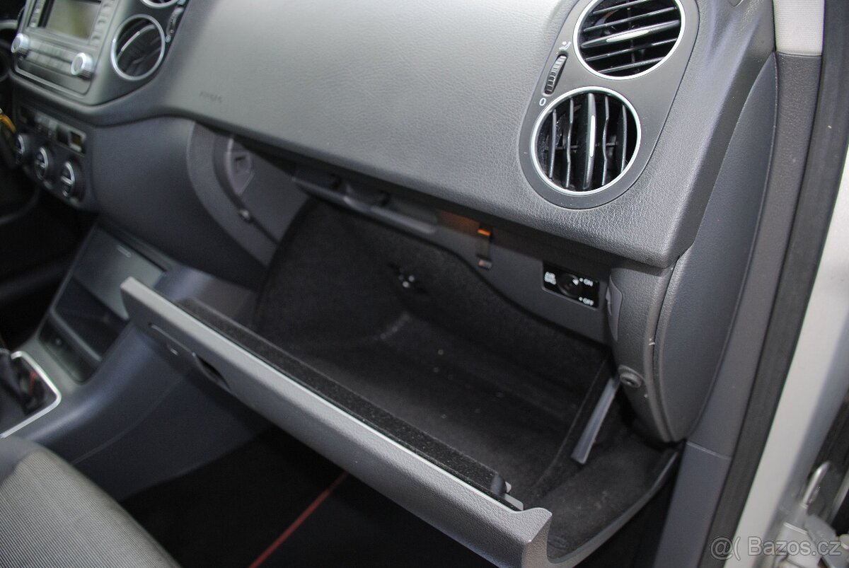 VW GOLF PLUS 1.6MPi 75kW - naj. 100 000km - 20