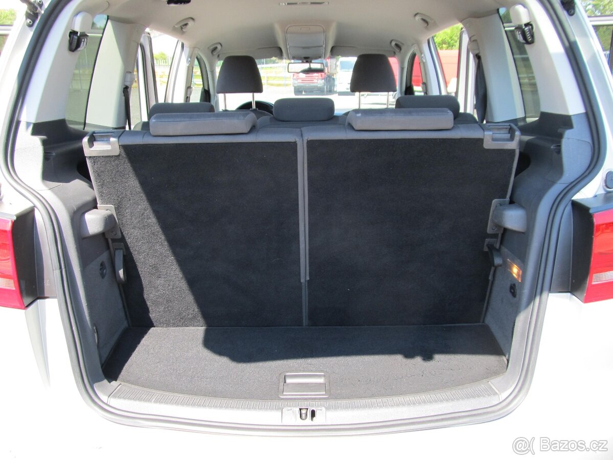 Volkswagen Touran 2.0 TDI 7 míst - 20