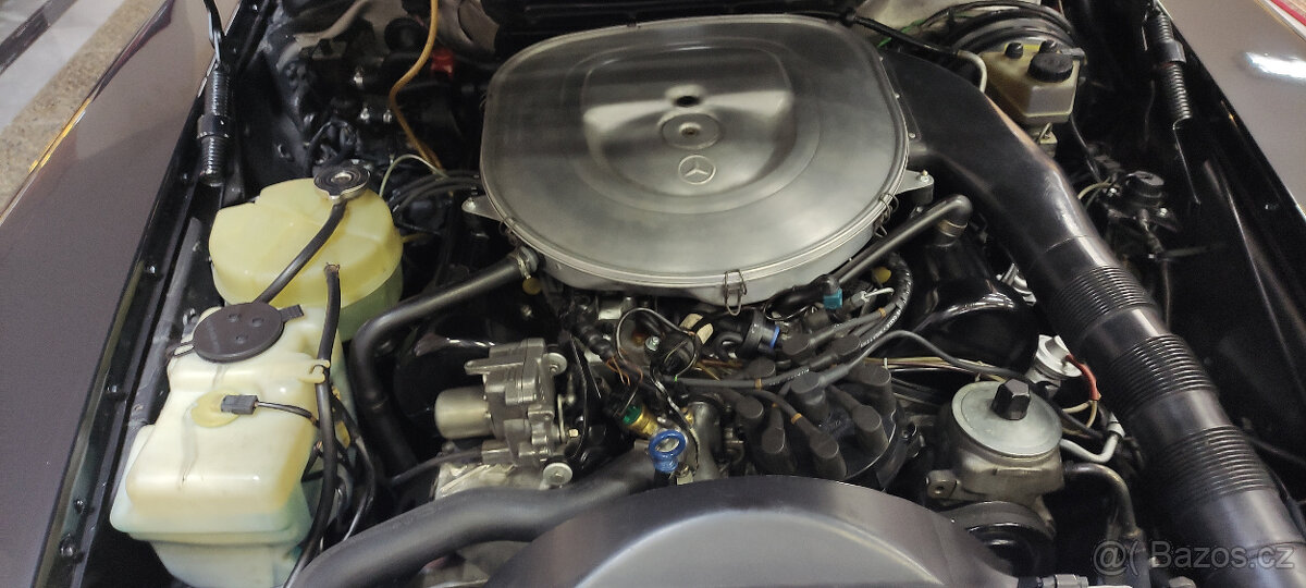 Mercedes-Benz SL R107 560 - 20