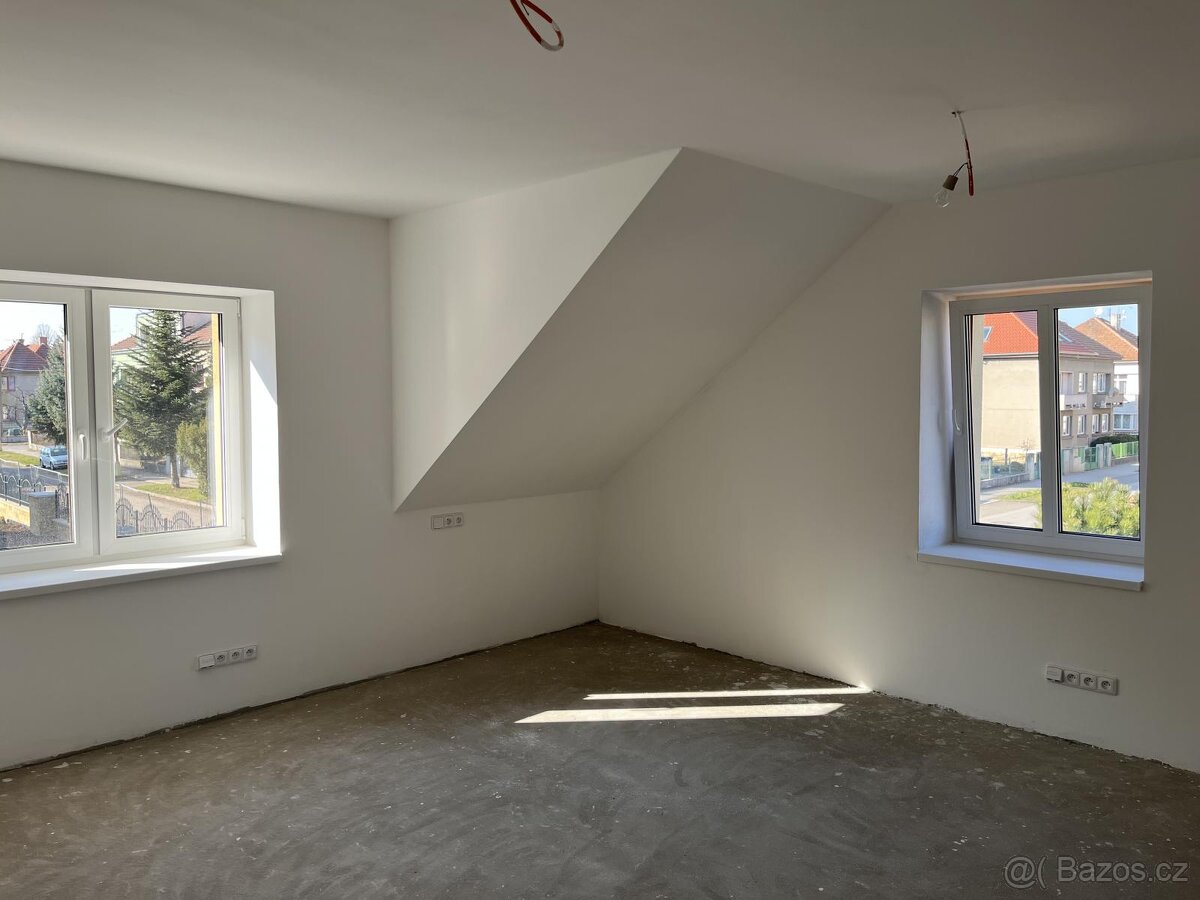 Prodej RD po kompletní reko. dvě bytové jednotky zahrada 710 - 20