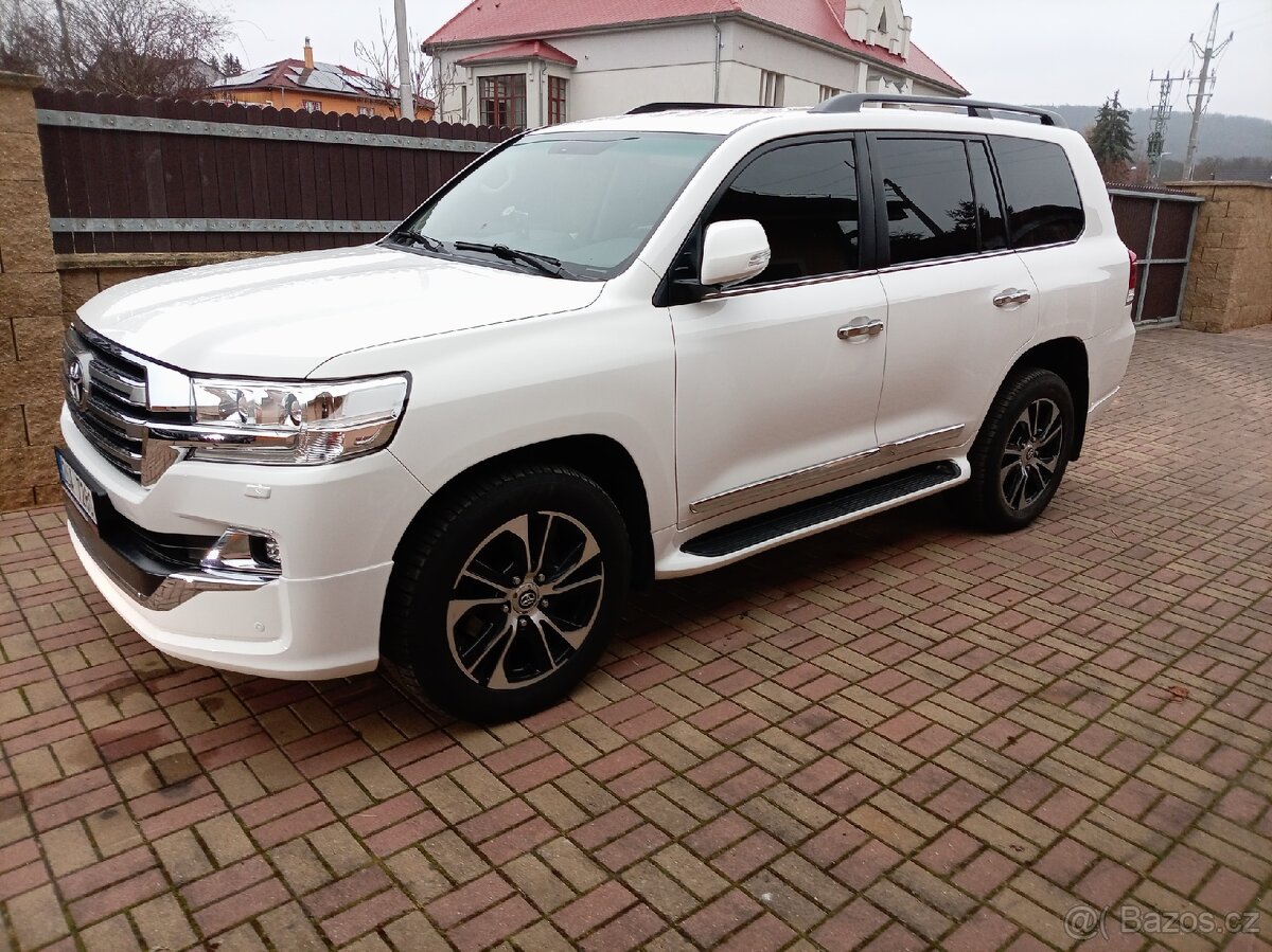 TOYOTA LANDCRUISER 200 V8 DIESEL Model 2021 R. V. 1O/2020 - 20