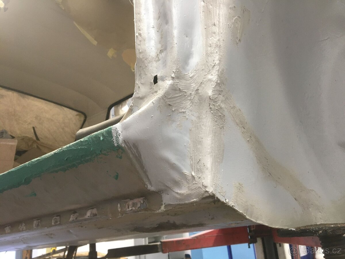 Škoda 105 S karoserie - 20