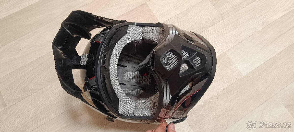 2x Helma Cyber s kšiltem NEPOUŽITÁ - 20