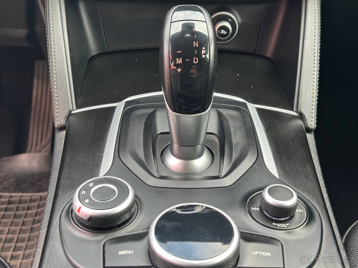 Alfa Romeo STELVIO 2.2JTDM - 20