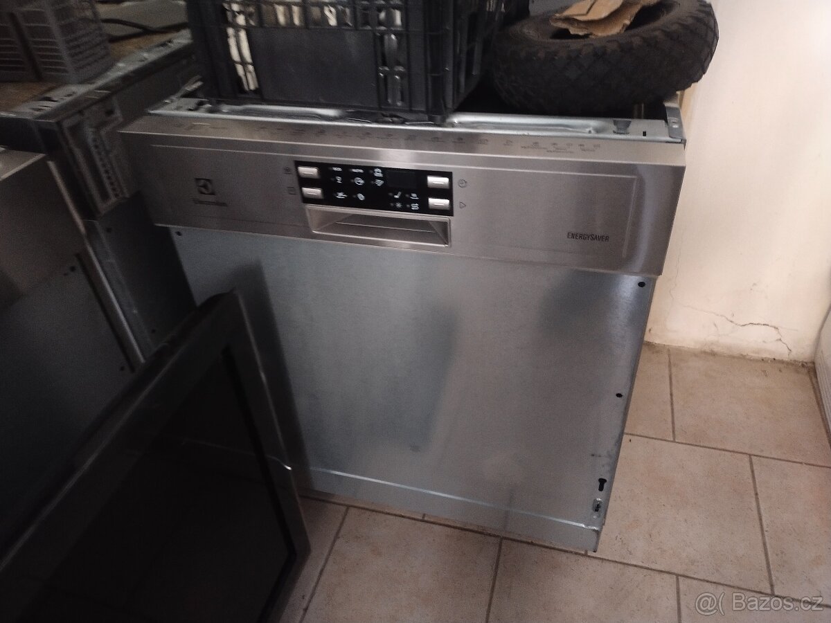 Prodám myčku zn. ELECTROLUX-- AEG o šíři 45 cm--DOVEZU-- - 20