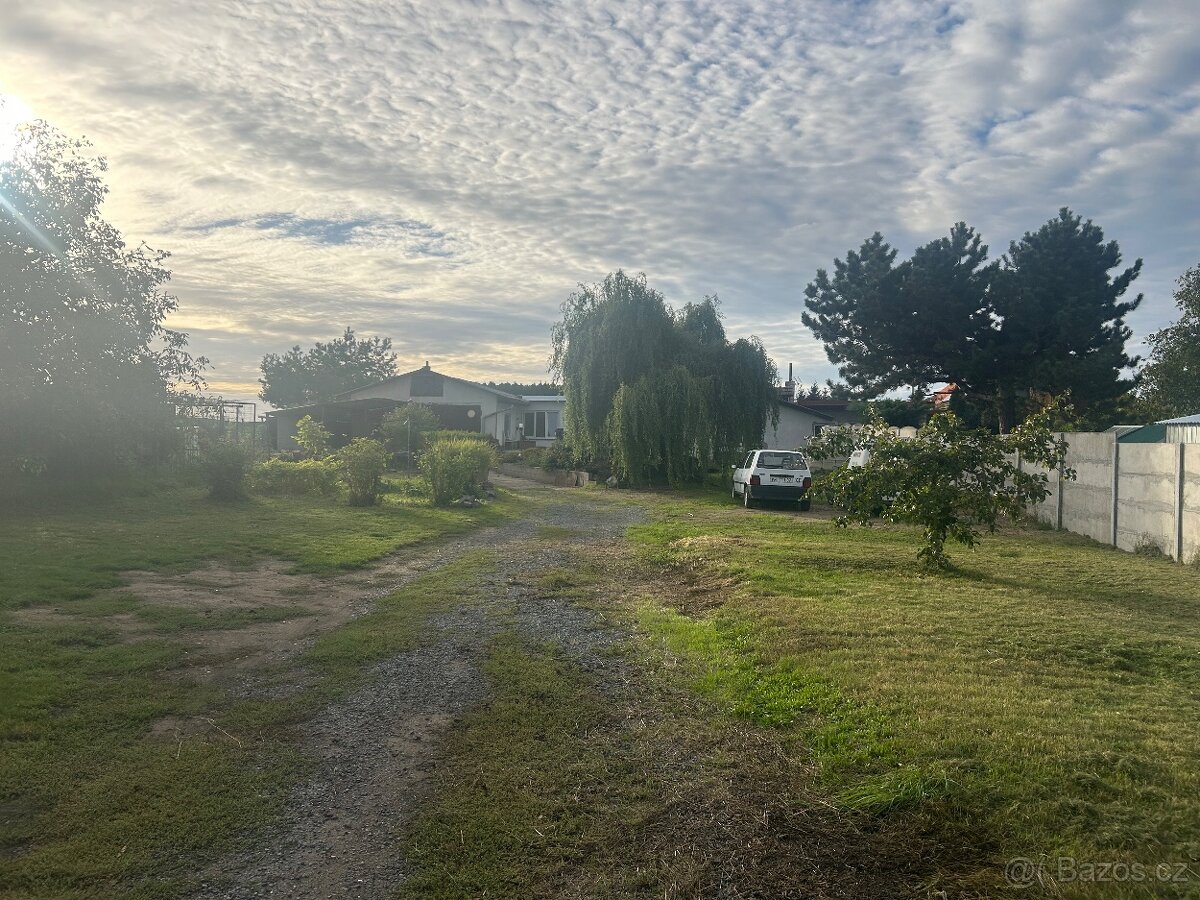 Komplex dvou chat s velkou garáži a pozemkem - 20