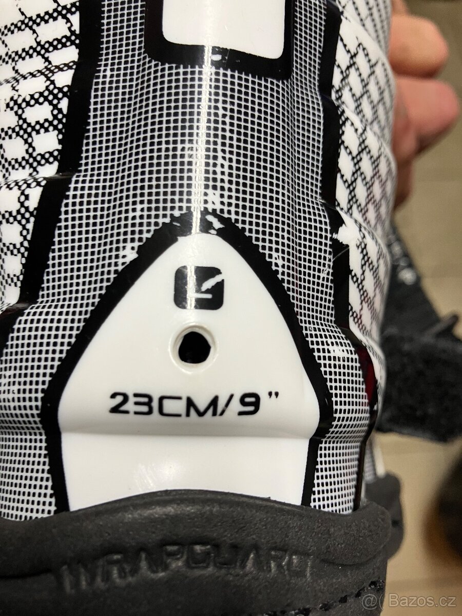 Hokejová výzbroj - 20