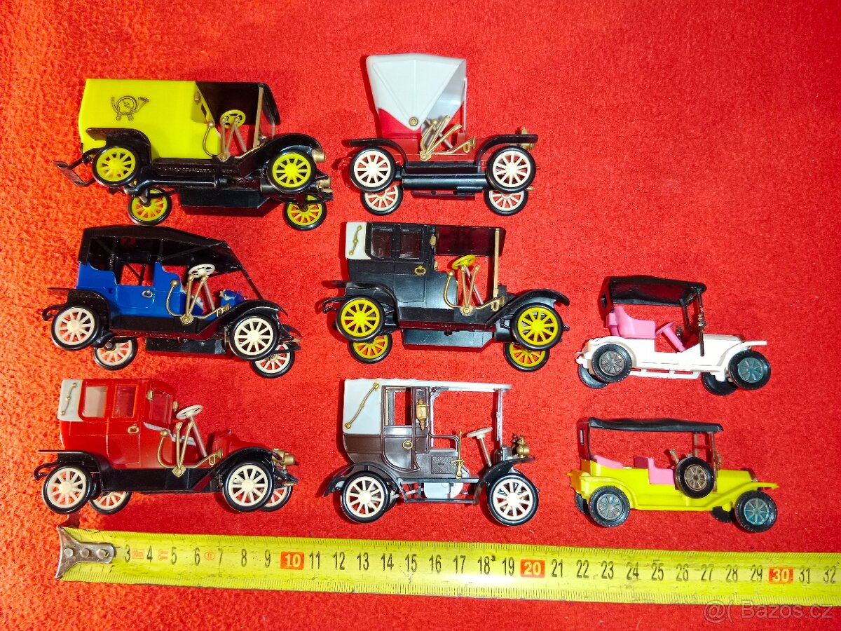 Autíčka veteráni zn. IGRA 11 ks, SMĚR 2 ks atd. 14 ks celkem - 20