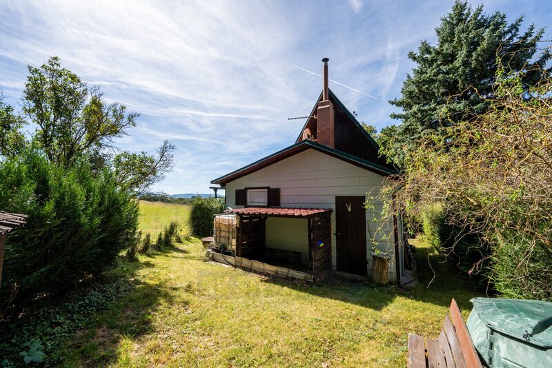 Prodej kompletně rekonstruované chaty s prostorným pozemkem, - 20