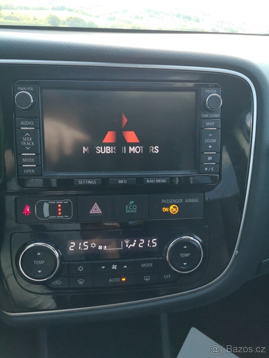 MITSUBISHI OUTLANDER PHEV HYBRID PLNÝ SERVIS - 20