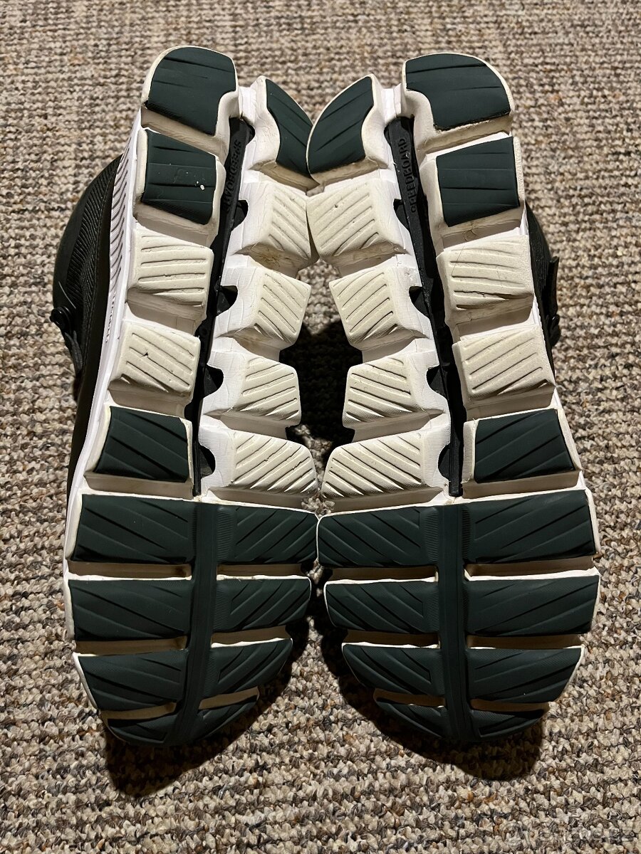 8x boty On Running Cloud vel. 44 - 45 - 20