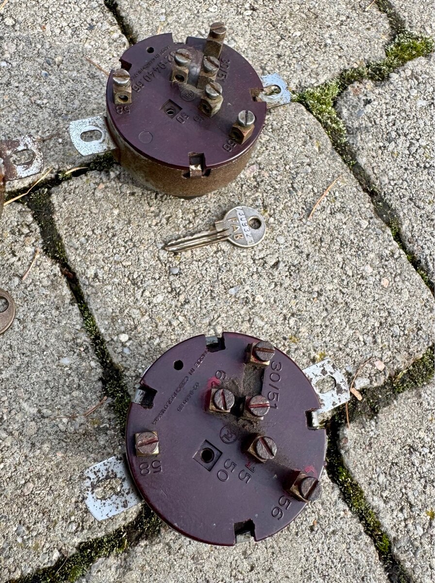 Jawa 250 350 panelka - drzaky a spinacky - 20