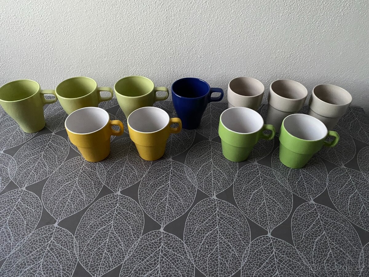 Nové stohovatelné hrnky - 250 ml, různé barvy - 20