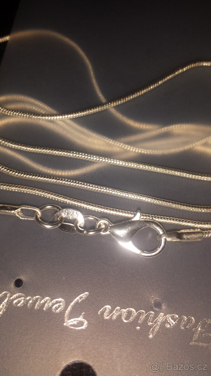 KRÁSNÝ DÁREK - Dámský řetízek se 4 různými přívěsky - 20